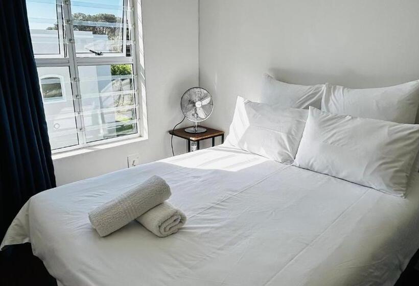 Пансион Apartment With Shared Living Room & Kitchenette