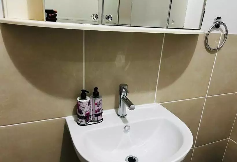 Majatalo Apartment With Shared Living Room & Kitchenette