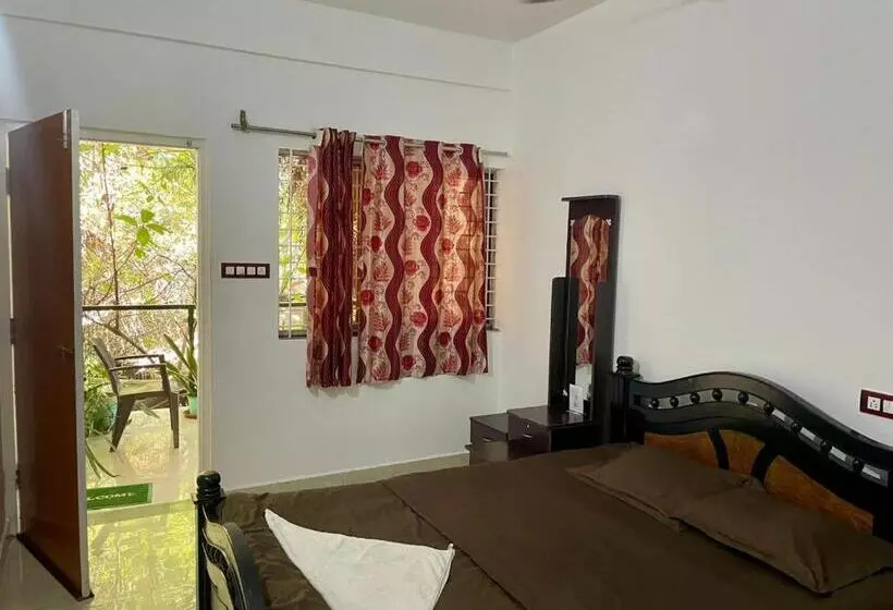 ペンション Jomo Hostel And Bar