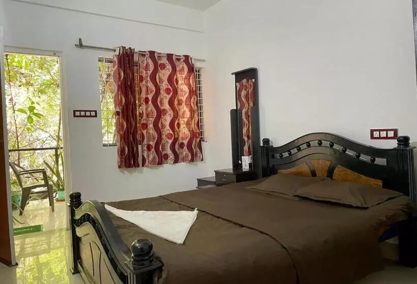 ペンション Jomo Hostel And Bar