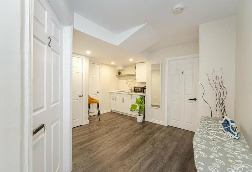 بنسيون Private Basement Bedrooms In Oakville