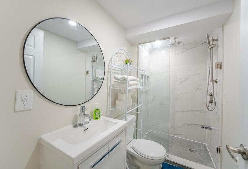 بنسيون Private Basement Bedrooms In Oakville