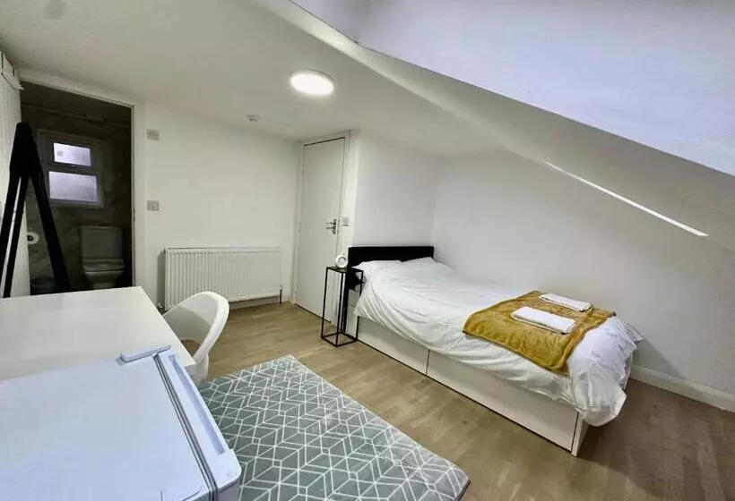 ペンション Stratford Guesthouse