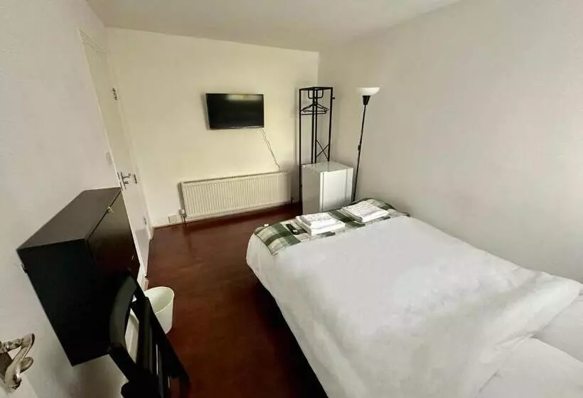 ペンション Stratford Guesthouse