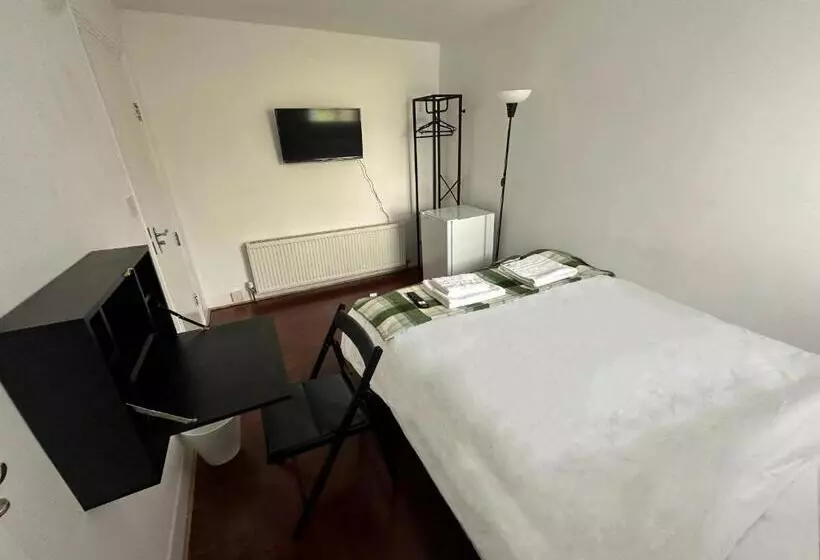 ペンション Stratford Guesthouse
