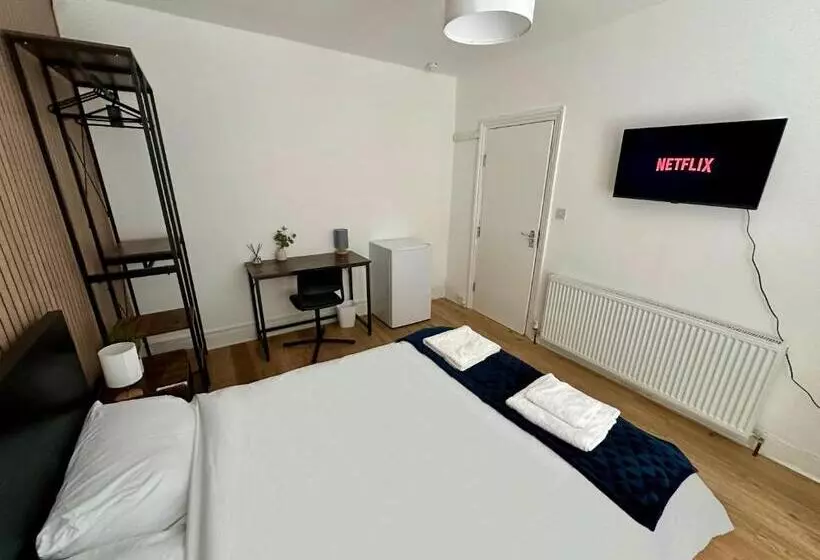 ペンション Stratford Guesthouse