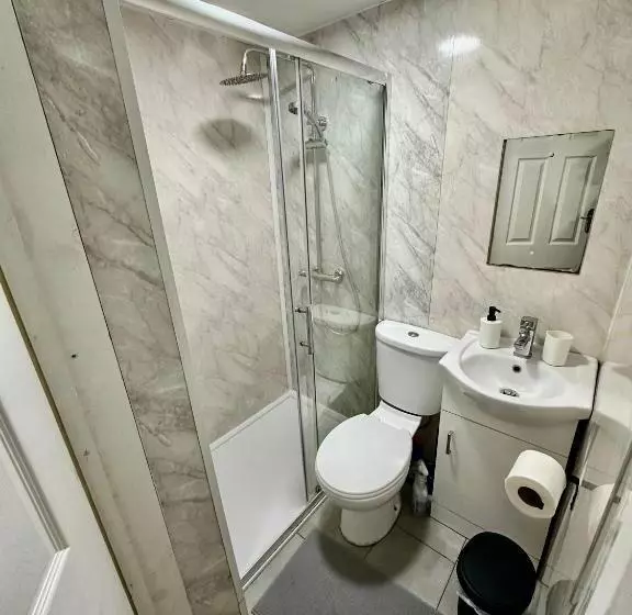 ペンション Stratford Guesthouse