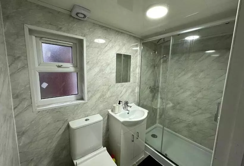 ペンション Stratford Guesthouse