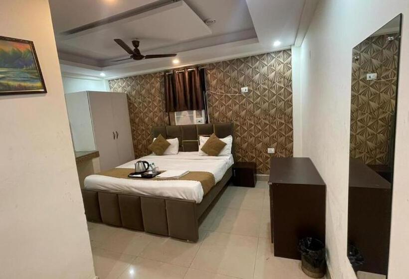 تختخواب و صبحانه Grand Orchid