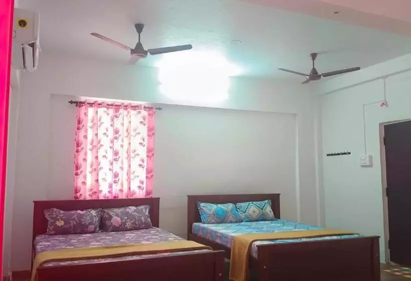 ホテル Ayyan Residency