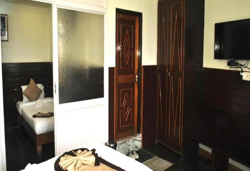 Отель Goroomgo Kasturi Palace Darjeeling Luxury Room With Parking Facilities Best Seller