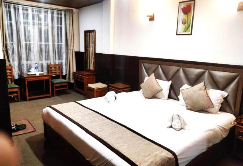 Отель Goroomgo Kasturi Palace Darjeeling Luxury Room With Parking Facilities Best Seller