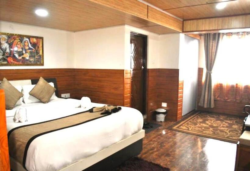 Отель Goroomgo Kasturi Palace Darjeeling Luxury Room With Parking Facilities Best Seller