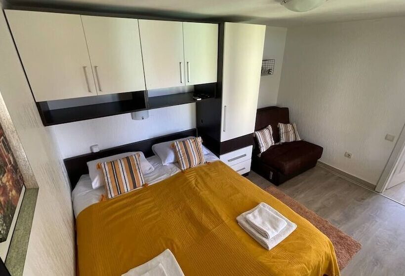 Family House With Pool & Sea View