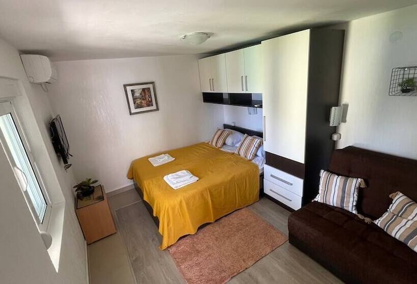 Family House With Pool & Sea View