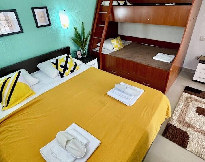 Family House With Pool & Sea View