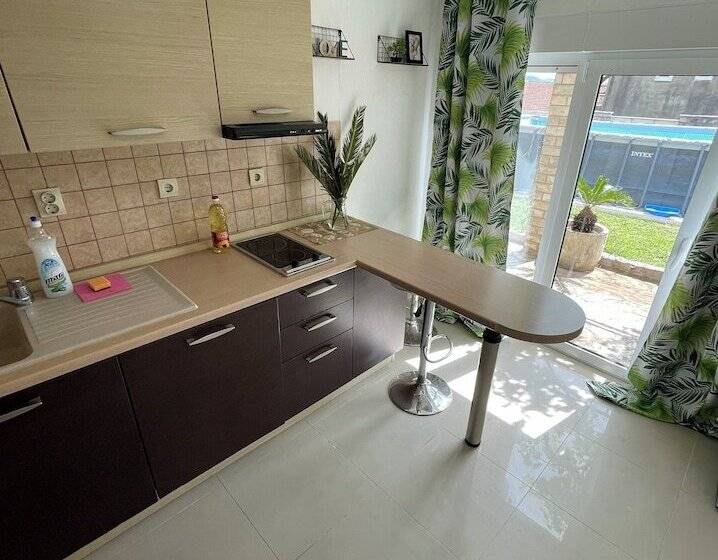 Family House With Pool & Sea View