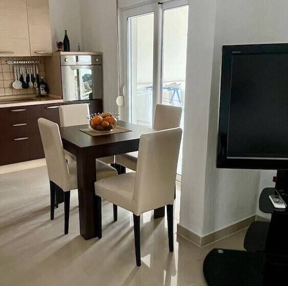 Family House With Pool & Sea View