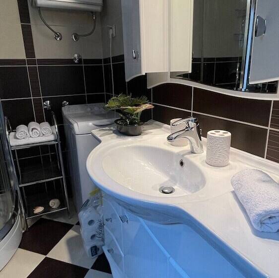 Family House With Pool & Sea View