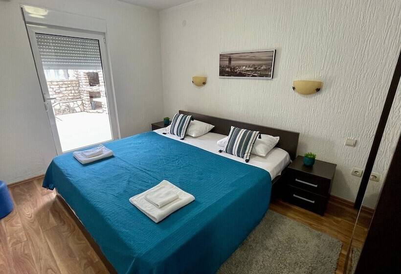 Family House With Pool & Sea View