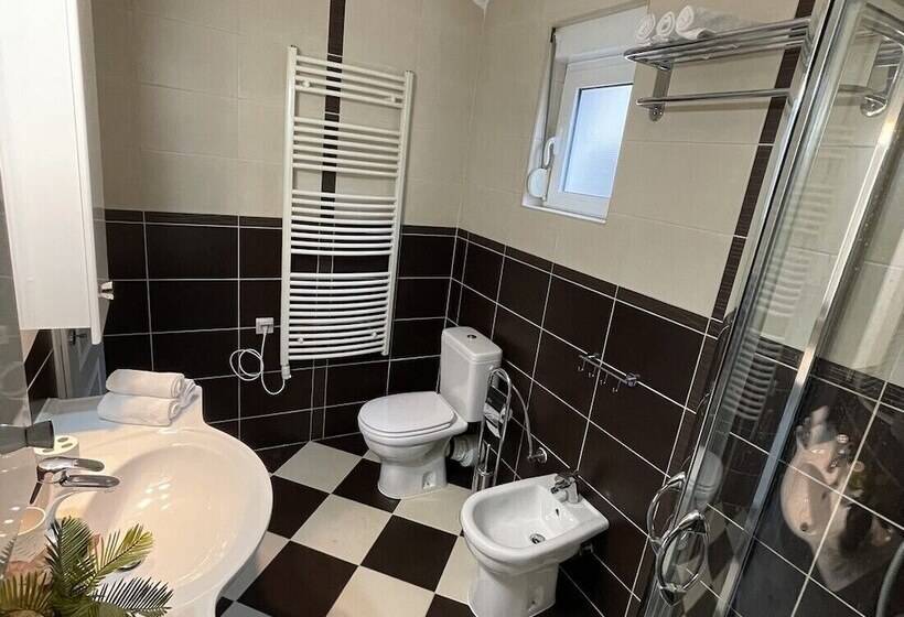 Family House With Pool & Sea View