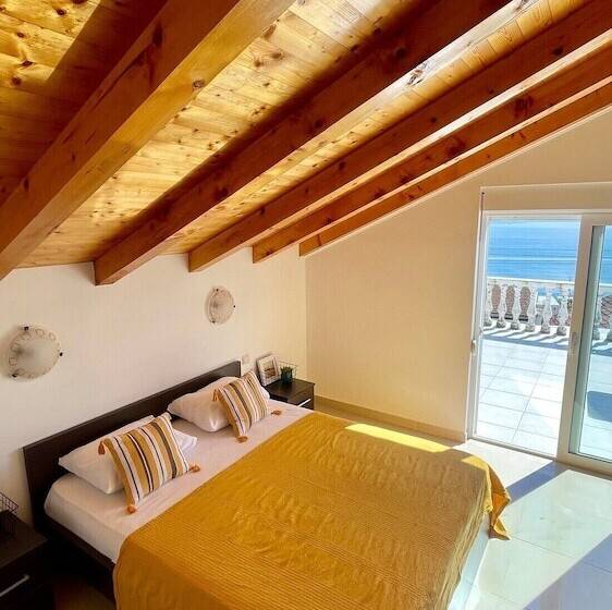 Family House With Pool & Sea View