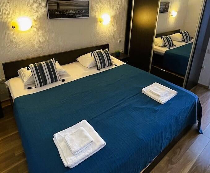 Family House With Pool & Sea View