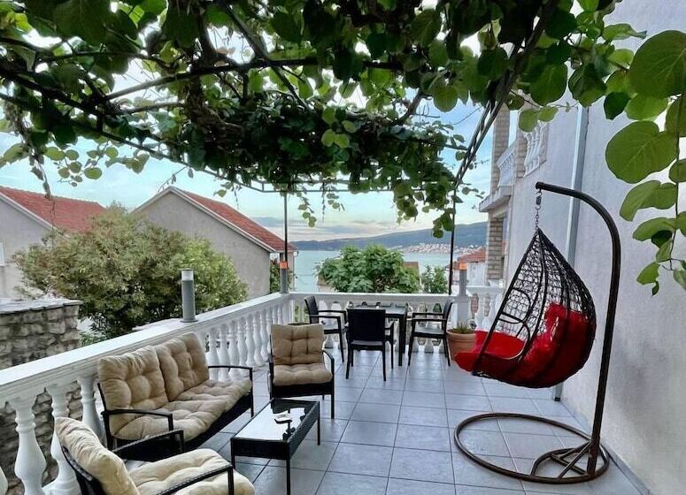 Family House With Pool & Sea View