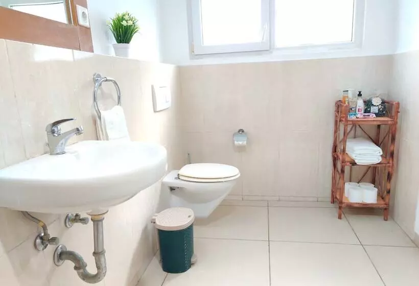 Majatalo Beach Road Oasis