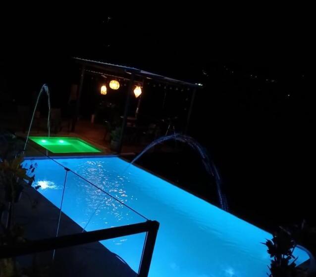 פנסיון Hermosa Habitación 202!!