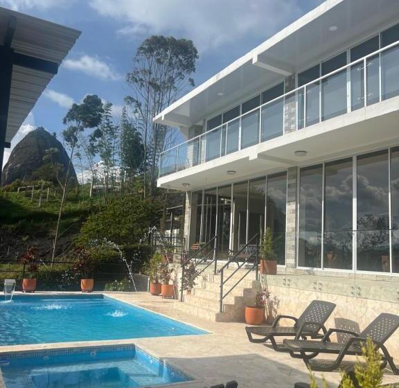 פנסיון Hermosa Habitación 202!!