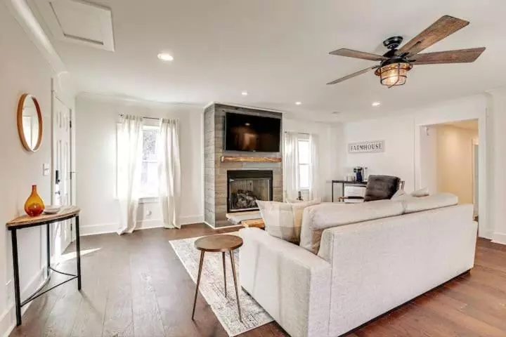 ユースホステル 2 Br Highland House Of Historic Dwtn Franklin