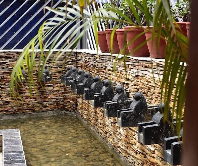 هتل Dees Boutique