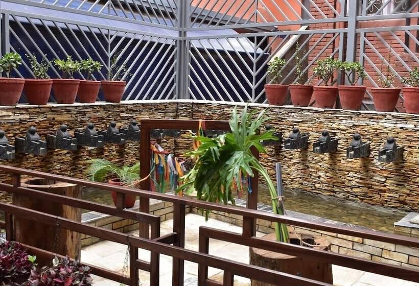 هتل Dees Boutique