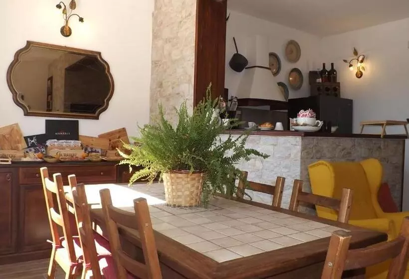 تختخواب و صبحانه Beb Nonno Baffo