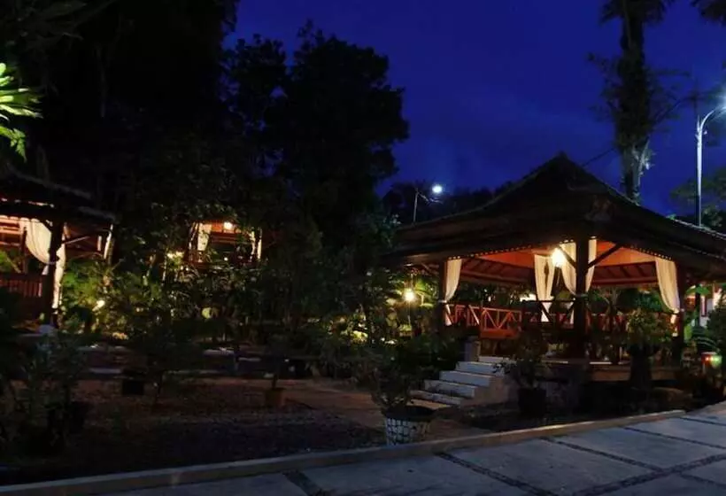 Green Tropical Village Hotel & Resort