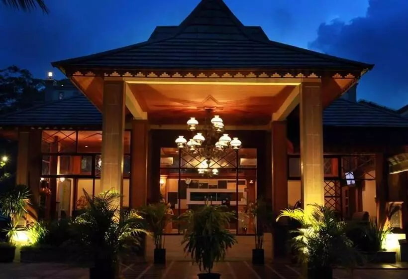 Green Tropical Village Hotel & Resort