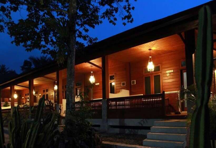 Green Tropical Village Hotel & Resort