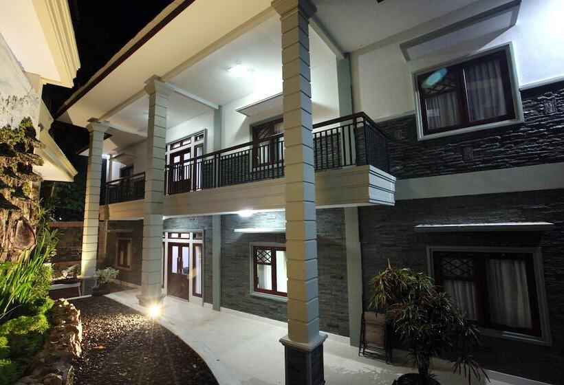 Green Tropical Village Hotel & Resort