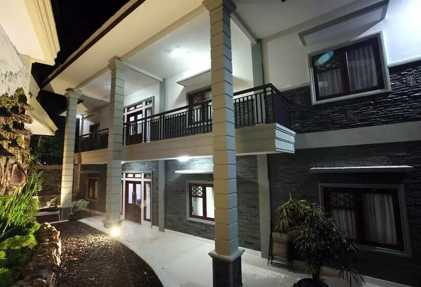 Green Tropical Village Hotel & Resort