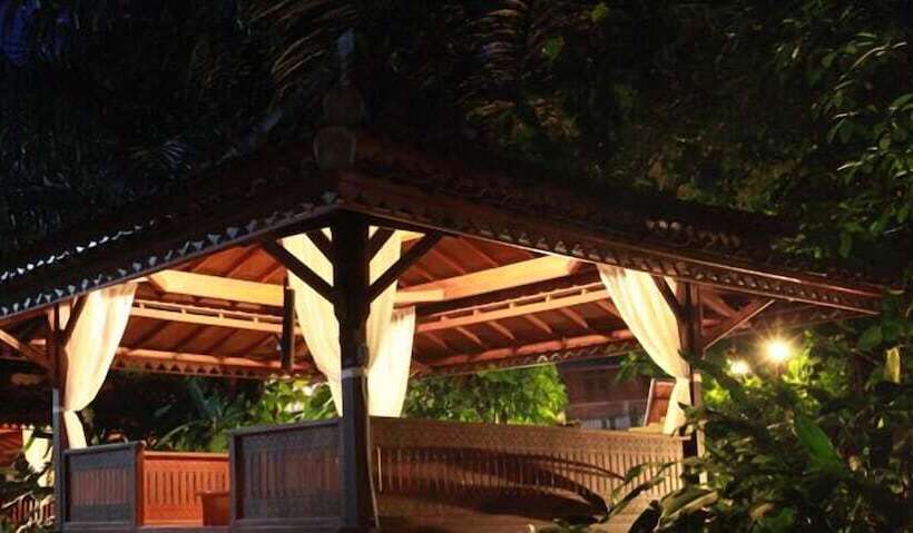 Green Tropical Village Hotel & Resort