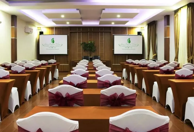 Green Tropical Village Hotel & Resort