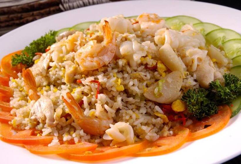 Green Tropical Village Hotel & Resort