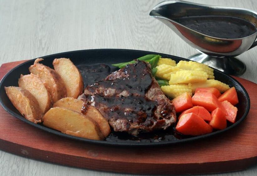 Green Tropical Village Hotel & Resort