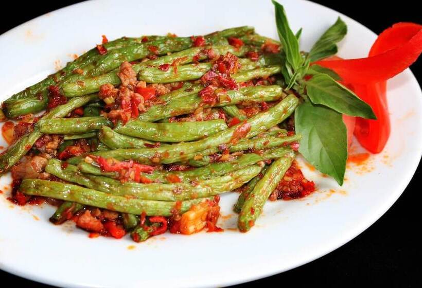 Green Tropical Village Hotel & Resort