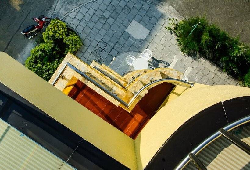 هتل Clear Sky Inn