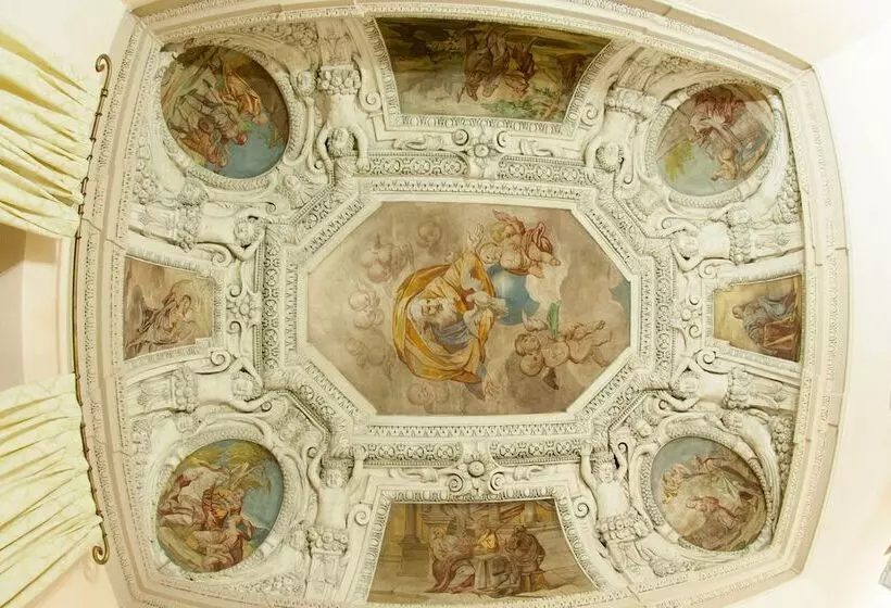 Hotelli La Tavola Rotonda