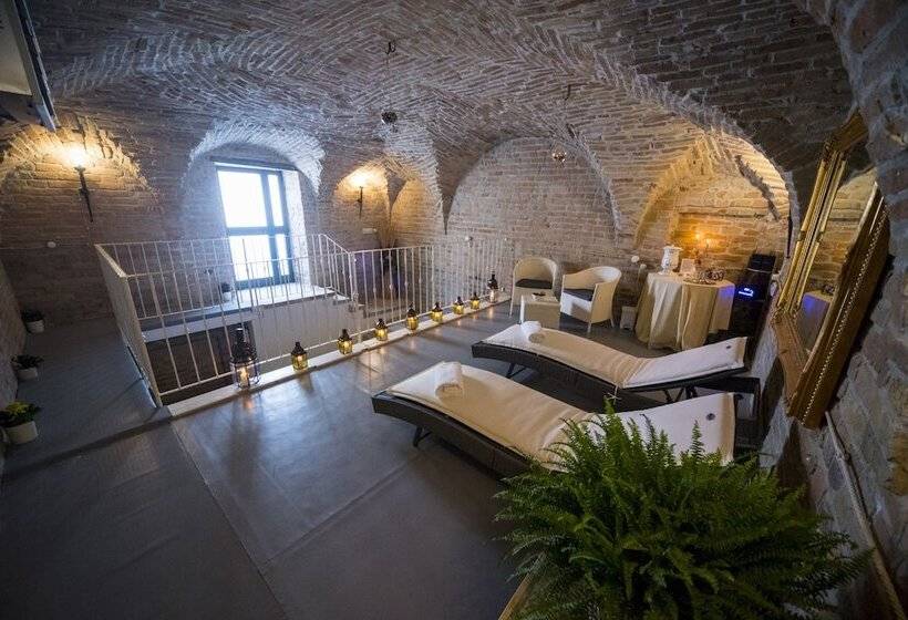 Отель La Tavola Rotonda