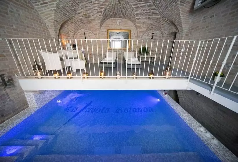 Hotelli La Tavola Rotonda
