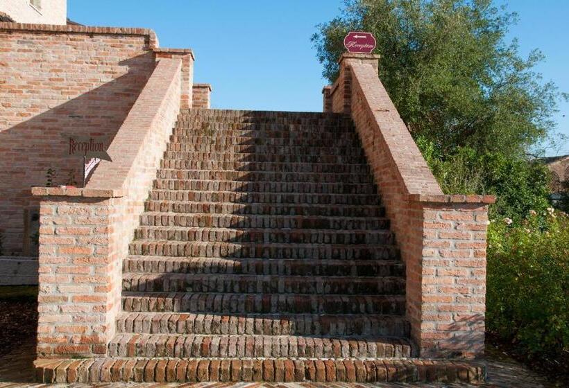 Отель La Tavola Rotonda